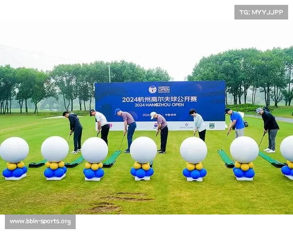 官方高尔夫公开赛焦点人物引发球迷热议精彩瞬间回顾 官方高尔夫公开赛焦点人物引发球迷热议精彩瞬间回顾