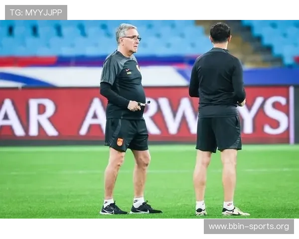 伊万科维奇致敬滕哈格巧妙逆转发布会局面 华丽辩解掩盖了甩锅实质